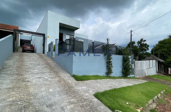 CASA COM PISCINA A VENDA NO BAIRRO SÃO LUIZ EM PATO BRANCO - 01 SUÍTE + 02 QUARTOS