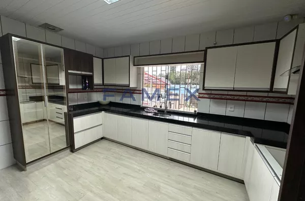 CASA COM PISCINA A VENDA NO BAIRRO FRARON EM PATO BRANCO - 2 QUARTOS