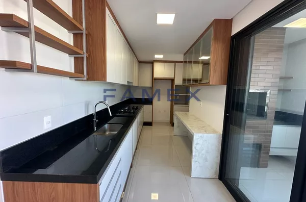 APARTAMENTO PARA LOCAÇÃO SEMIMOBILIADO COM 01 SUÍTE + 02 QUARTOS NO CENTRO