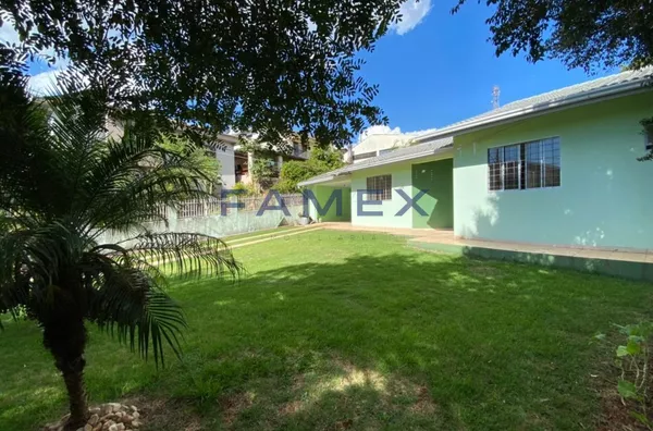 CASA COM SUITE, DOIS DORMITÓRIOS E EDÍCULA NO BAIRRO SAMBUGARO