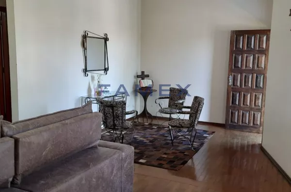 TERRENO NO CENTRO COM POSSIBILIDADES DE CONSTRUIR ATÉ 6 PAVIMENTOS