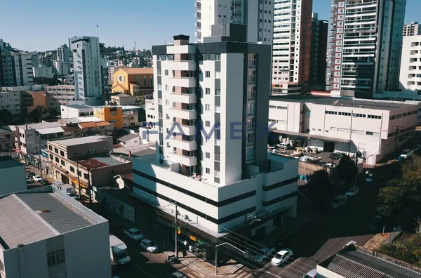 APARTAMENTO MOBILIADO NO CENTRO COM  01 SUÍTE + 01 QUARTO