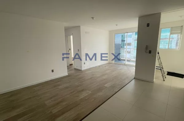 ED. SAFIRA - APARTAMENTO COM 01 SUITE + 01 QUARTO - CENTRO - PRÓXIMO  A PRAÇA CENTRAL