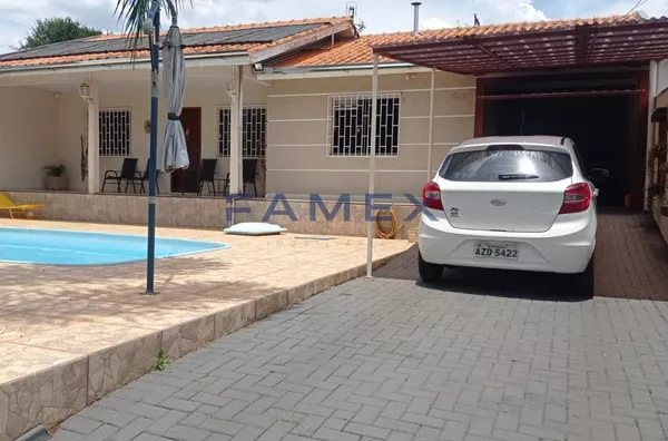 CASA COM PISCINA A VENDA NO BAIRRO FRARON EM PATO BRANCO - 2 QUARTOS