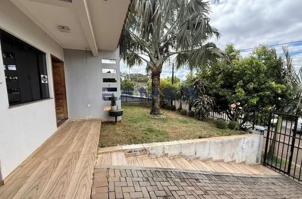 CASA COM PISCINA À VENDA NO BAIRRO PAULO AFONSO