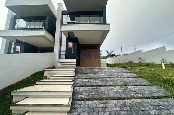 Sobrado para locação no bairro São Luiz - Próximo ao Shopping com 01 suíte + 02 quartos