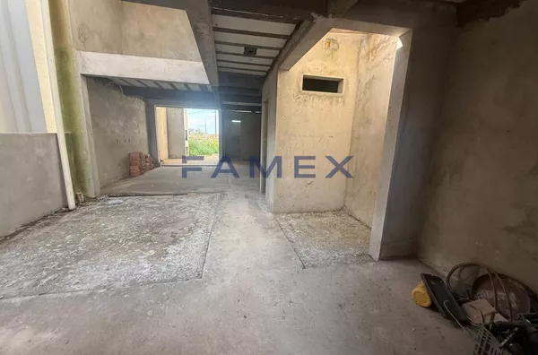 SOBRADO PARA FINALIZAR À VENDA NO BAIRRO FRARON