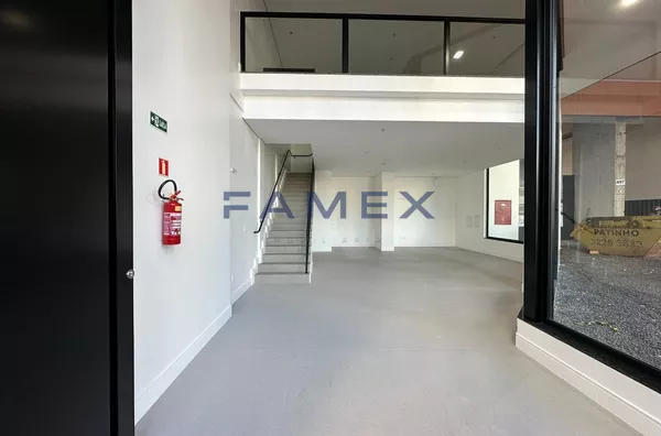 SALA COMERCIAL TÉRREA EDIFÍCIO PIO DE PIETRELCINA -  MAIOR CENTRO HOSPITALAR DA REGIÃO