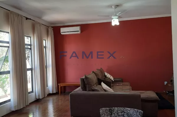 TERRENO NO CENTRO COM POSSIBILIDADES DE CONSTRUIR ATÉ 6 PAVIMENTOS