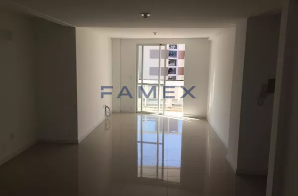 APARTAMENTO NO  CENTRO COM 01 SUÍTE + 02 QUARTOS -  01 QUADRA DA PREFEITURA MUNICIPAL