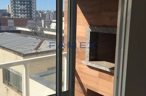 APARTAMENTO NO  CENTRO COM 01 SUÍTE + 02 QUARTOS -  01 QUADRA DA PREFEITURA MUNICIPAL