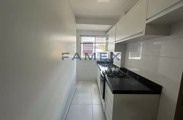 APARTAMENTO SEMIMOBILIADO NO CENTRO PARA LOCAÇÃO - COM 02 DORMITÓRIOS