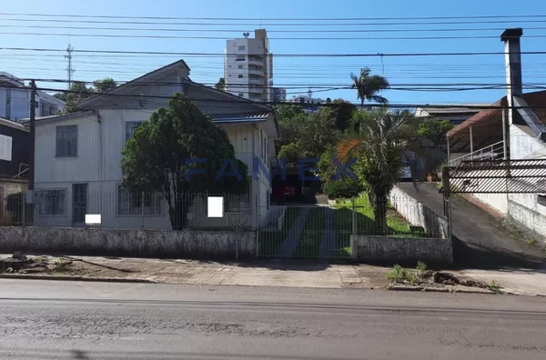 TERRENO COM POSSIBILIDADES DE CONSTRUIR ATÉ 8 PAVIMENTOS