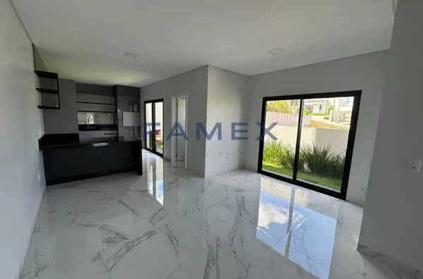 SOBRADO A VENDA  BAIRRO FRARON COM 01 SUITE + 02 QUARTOS