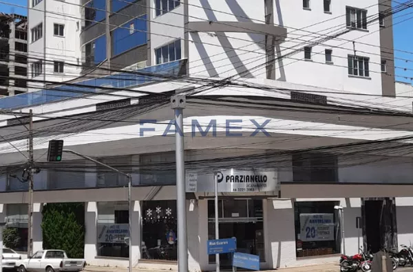 APARTAMENTO À VENDA TRÊS SUÍTES E DUAS VAGAS DE GARAGEM