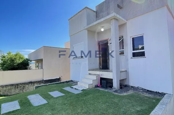 CASA A VENDA NO BAIRRO PLANALTO EM PATO BRANCO, COM 3 QUARTOS.