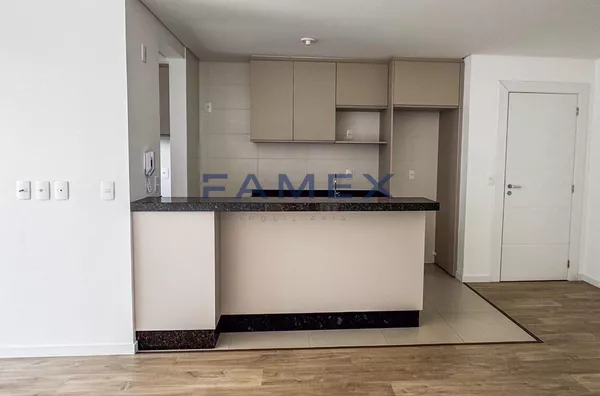 ED. SAFIRA - APARTAMENTO COM 01 SUITE + 01 QUARTO - CENTRO - PRÓXIMO  A PRAÇA CENTRAL