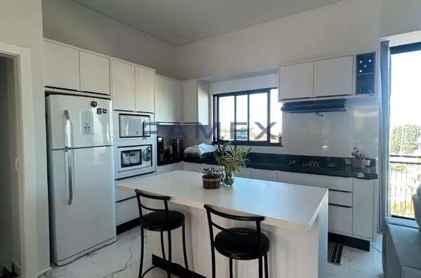 CASA À VENDA NO FRARON, ACEITA PERMUTA POR APARTAMENTO NO CENTRO