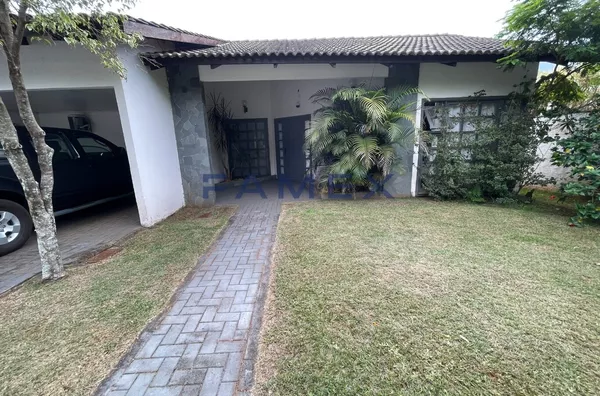 CASA A VENDA NO BAIRRO PINHEIROS EM PATO BRANCO - 2 SUÍTES E 2 QUARTOS