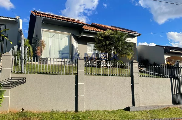 CASA A VENDA NO BAIRRO MENINO DEUS EM PATO BRANCO - 1 SUÍTE +2 QUARTOS