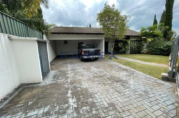 CASA A VENDA NO BAIRRO PINHEIROS EM PATO BRANCO - 2 SUÍTES E 2 QUARTOS
