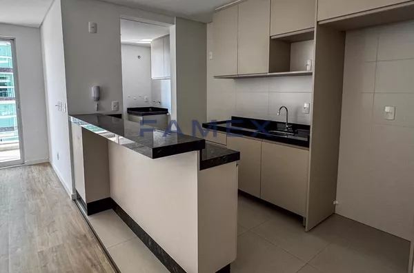 ED. SAFIRA - APARTAMENTO COM 01 SUITE + 01 QUARTO - CENTRO - PRÓXIMO  A PRAÇA CENTRAL