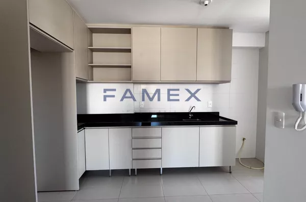 ED. SAFIRA - APARTAMENTO COM 01 SUITE + 01 QUARTO - CENTRO - PRÓXIMO  A PRAÇA CENTRAL