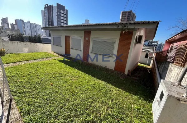 GRANDE OPORTUNIDADE DE NEGÓCIO, CASA A VENDA NO CENTRO DE PATO BRANCO-PR