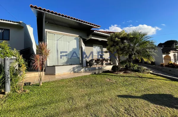 CASA A VENDA NO BAIRRO MENINO DEUS EM PATO BRANCO - 1 SUÍTE +2 QUARTOS