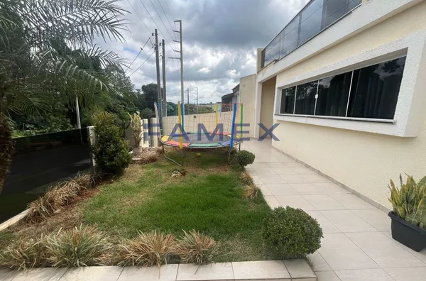 CASA COM SALA COMERCIAL À VENDA NO BAIRRO CRISTO REI