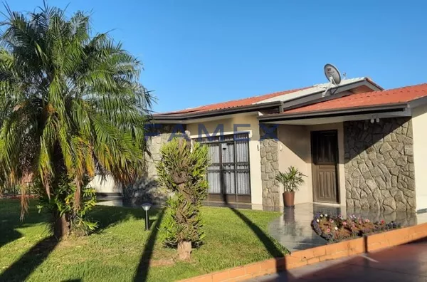 CASA COM ACONCHEGO DE UMA CHÁCARA A 3KM DO CENTRO