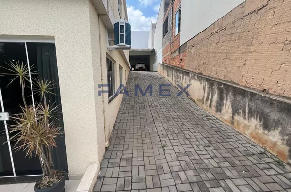 CASA COM SALA COMERCIAL À VENDA NO BAIRRO CRISTO REI