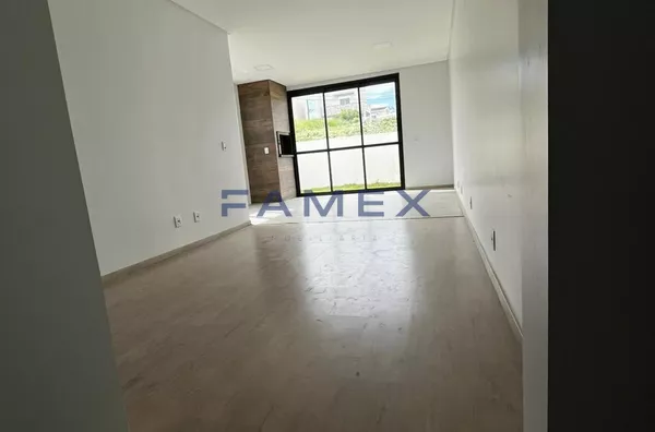 CASA A VENDA NO FRARON, COM 1 SUITE + 2 QUARTOS LOCALIZADA PROXIMO À UTFPR e UNIDEP