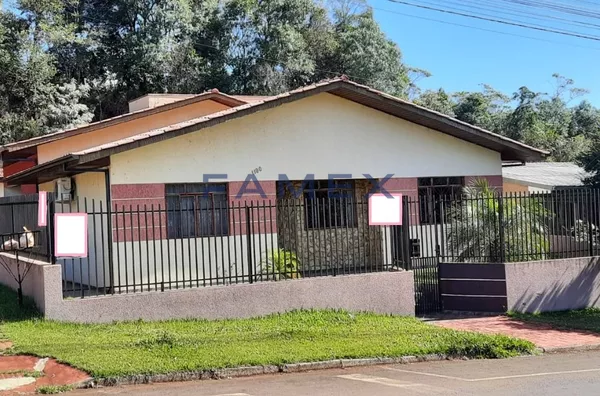 CASA DE ESQUINA PRÓXIMA AO CENTRO