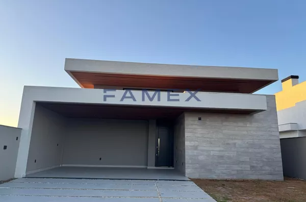 CASA ALTO PADRÃO NO BAIRRO CADORIN EM PATO BRANCO - 3 SUÍTES COM PISCINA