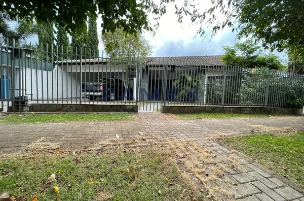 CASA A VENDA NO BAIRRO PINHEIROS EM PATO BRANCO - 2 SUÍTES E 2 QUARTOS
