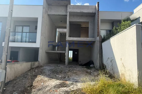 SOBRADO PARA FINALIZAR À VENDA NO BAIRRO FRARON