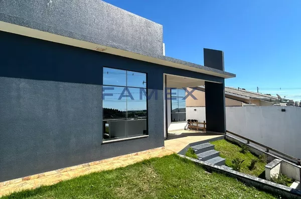 CASA COM PISCINA A VENDA NO BAIRRO SÃO FRANCISCO EM PATO BRANCO - 1 SUÍTE E 2 QUARTOS
