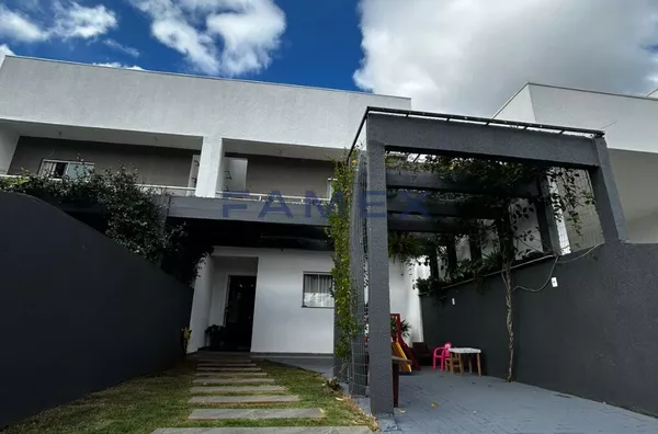 SOBRADO MOBILIADO À VENDA PRÓXIMO AO CENTRO