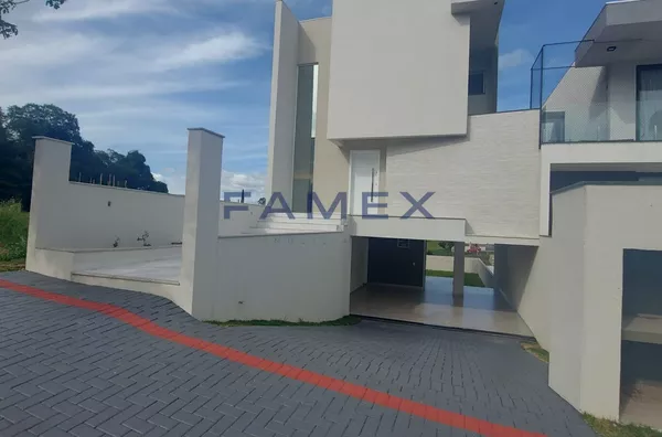 TRIPLEX ALTO PADRÃO À VENDA NO BAIRRO LA SALLE