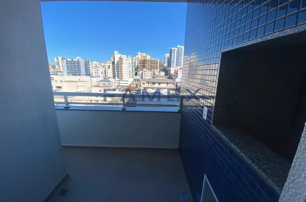 ED. SAFIRA - APARTAMENTO COM 01 SUITE + 01 QUARTO - CENTRO - PRÓXIMO  A PRAÇA CENTRAL