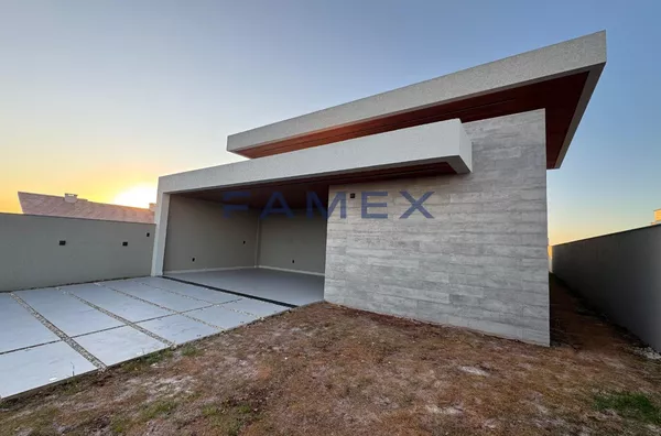 CASA ALTO PADRÃO NO BAIRRO CADORIN EM PATO BRANCO - 3 SUÍTES COM PISCINA