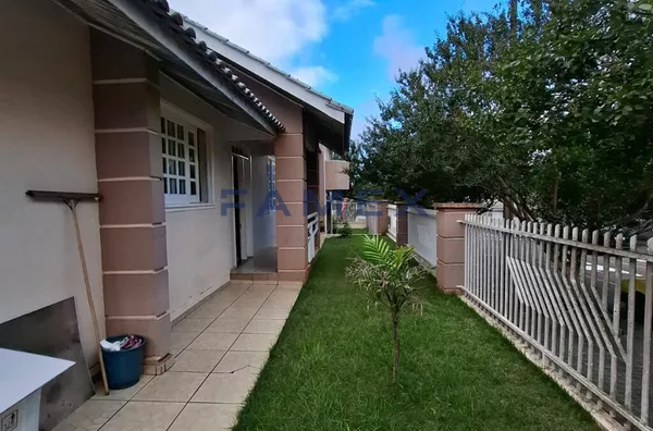 CASA DE ESQUINA À VENDA - ACEITA PERMUTA POR IMÓVEL NA CIDADE OU EM MARINGÁ