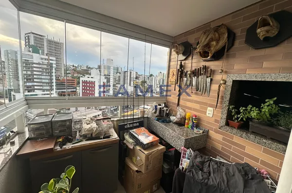APARTAMENTO MOBILIADO NO CENTRO COM  01 SUÍTE + 01 QUARTO