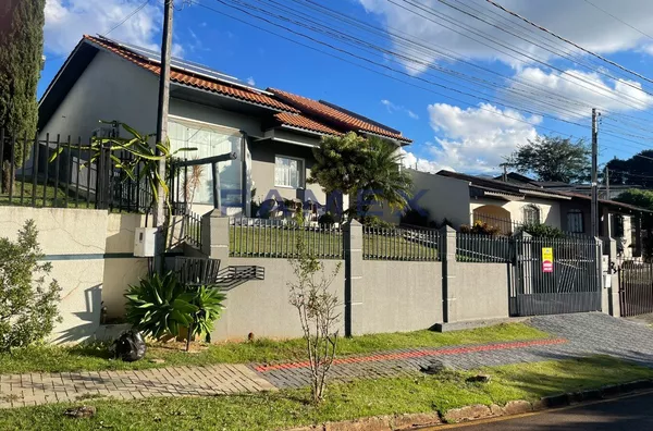 CASA A VENDA NO BAIRRO MENINO DEUS EM PATO BRANCO - 1 SUÍTE +2 QUARTOS