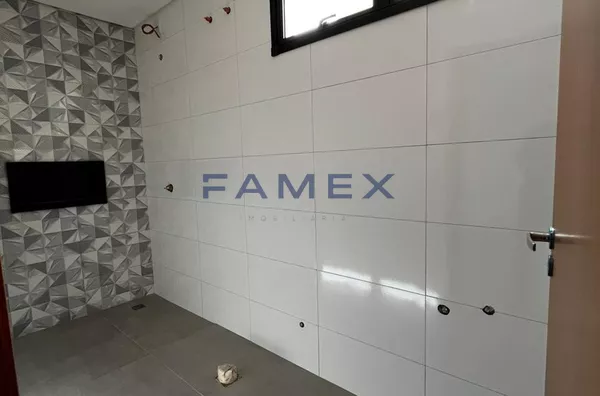 CASA A VENDA NO FRARON, COM 1 SUITE + 2 QUARTOS LOCALIZADA PROXIMO À UTFPR e UNIDEP