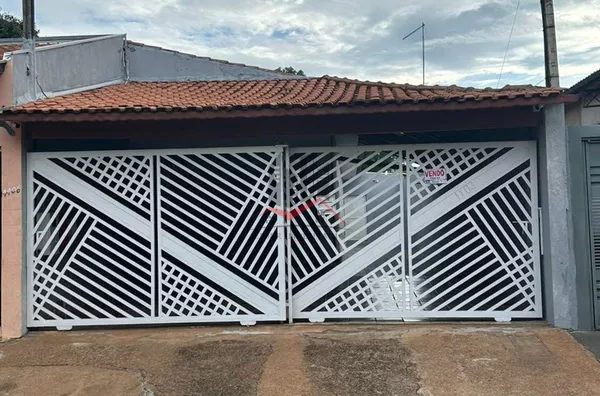Casa para aluguel ou venda com 2 quartos e 2 banheiros no centro de Panorama