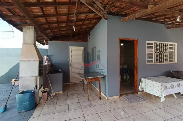 Rancho a venda próximo a ponto de pesca no Portão de Ferro, em Paulicéia-SP