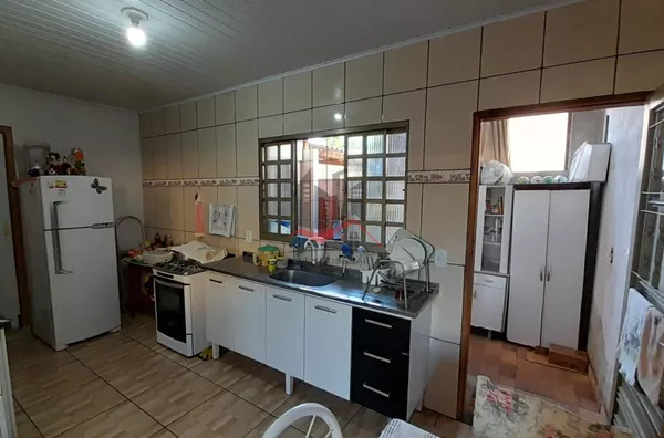 Duas casas e um salão comercial a venda no centro de Panorama 