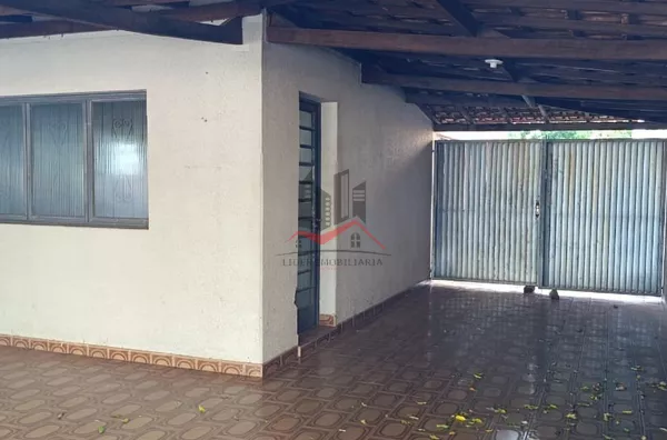 Garagem coberta para dois veículos 